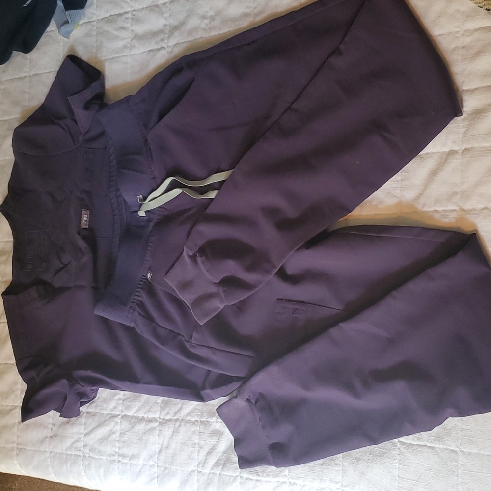 Figs Purple Shadow scrub set